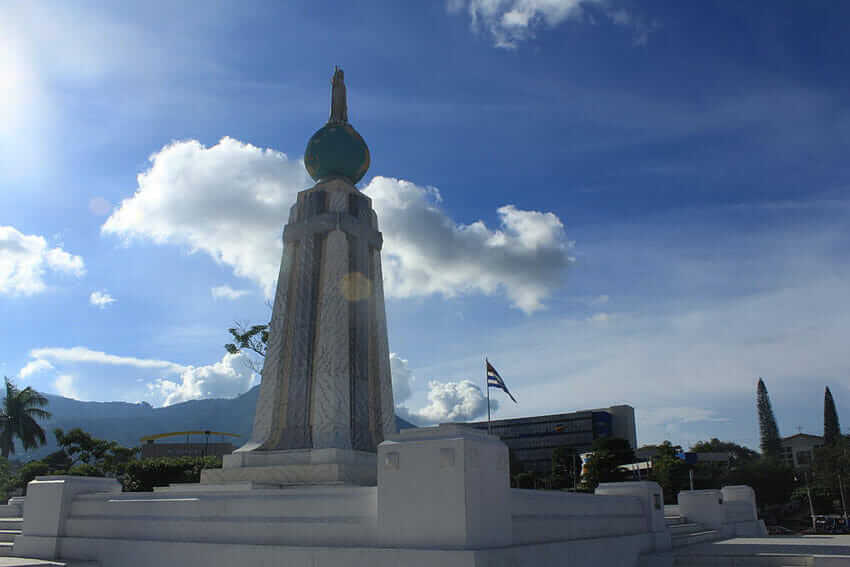 Lugares turisticos de San Salvador Monumento